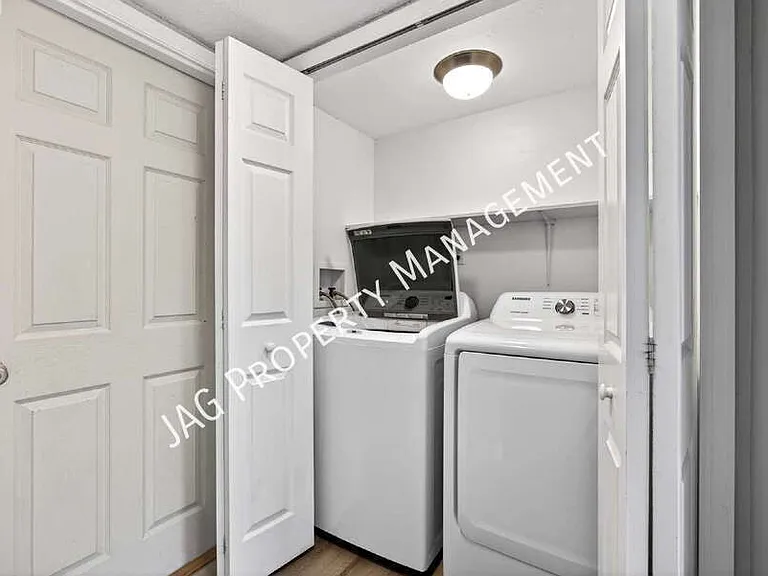 1046 Winter Springs Blvd — Photo 17