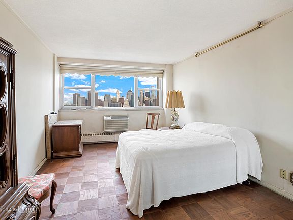5th image of 75 Henry St APT 31L