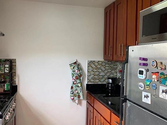 3rd image of 6981 Park Dr E #E