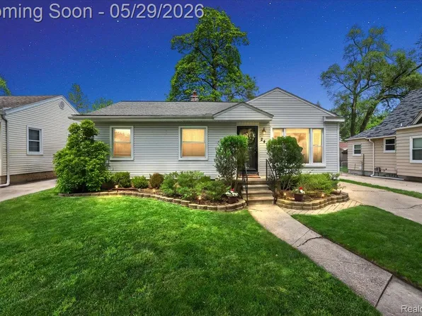 246 Massoit St, Clawson, MI 48017