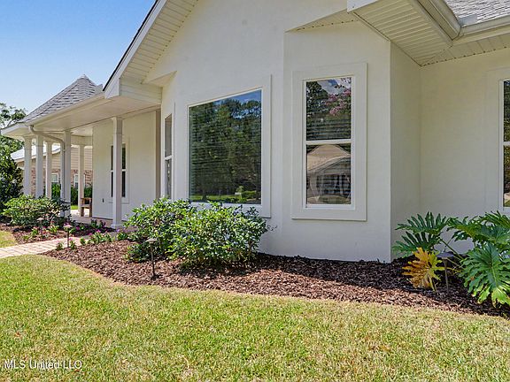 3rd image of 246 Pine Driveway