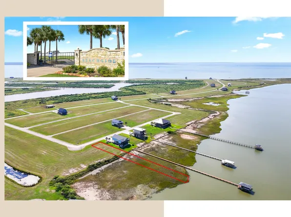 3004 Palm Coast Ln, Palacios, TX 77465