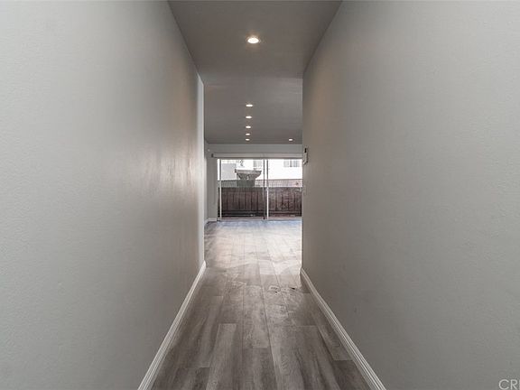 4th image of 1236 N Columbus Ave Unit 13