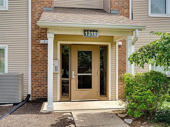 2nd image of 1311 Hollow Run APT 6
