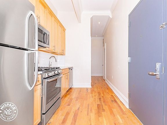 5th image of 251 Irving Ave APT 3L