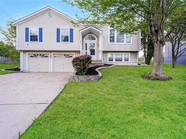 1404 Cypress Dr, Greenwood, MO 64034