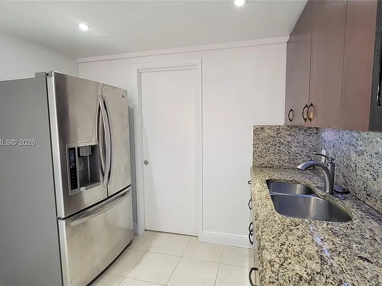 14200 NE 15th Ave #B — Photo 6