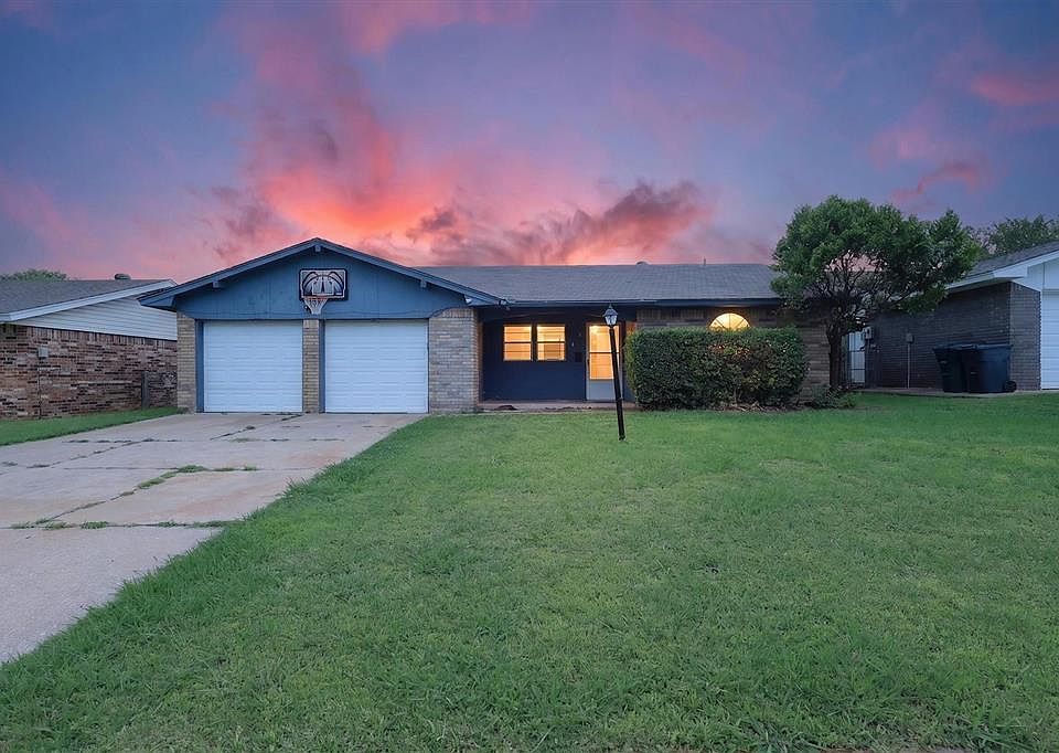 1st image of 811 Ridgeway Dr