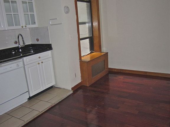 3rd image of 274 W 19th St APT 4C
