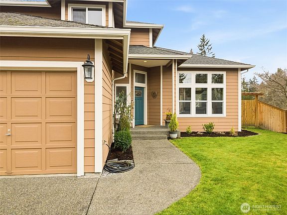 3rd image of 13912 108th Avenue Ct E
