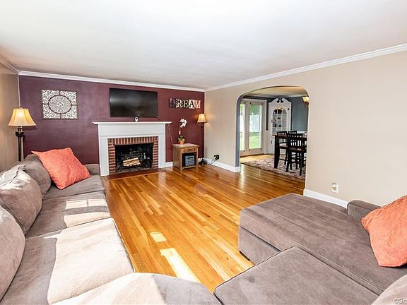5th image of 36 Ellen Ln