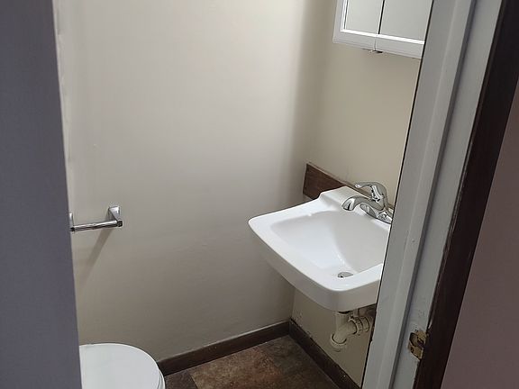 2nd image of 173 1st Ave