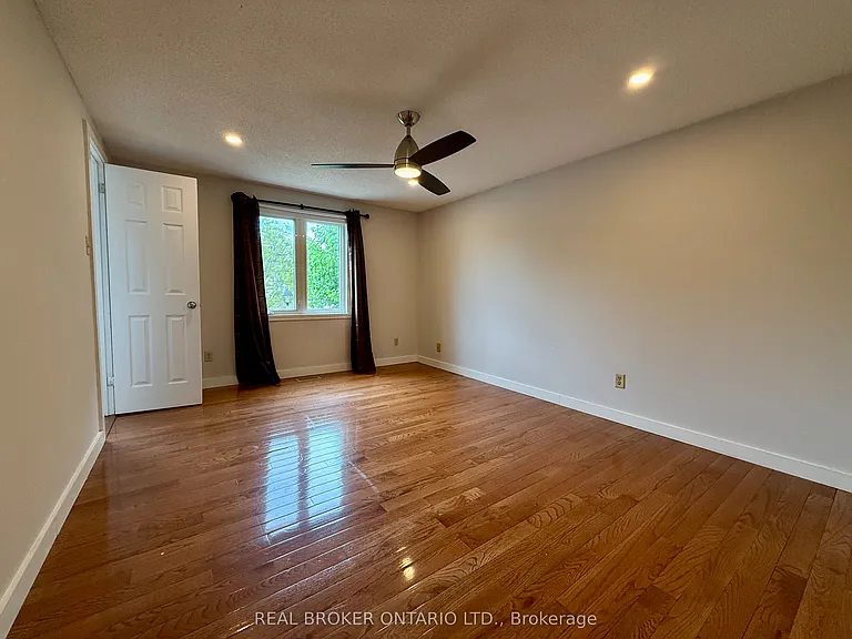 93 Melanie Cres — Photo 26