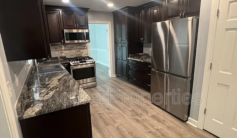 8112 Stillbreeze Dr — Photo 5