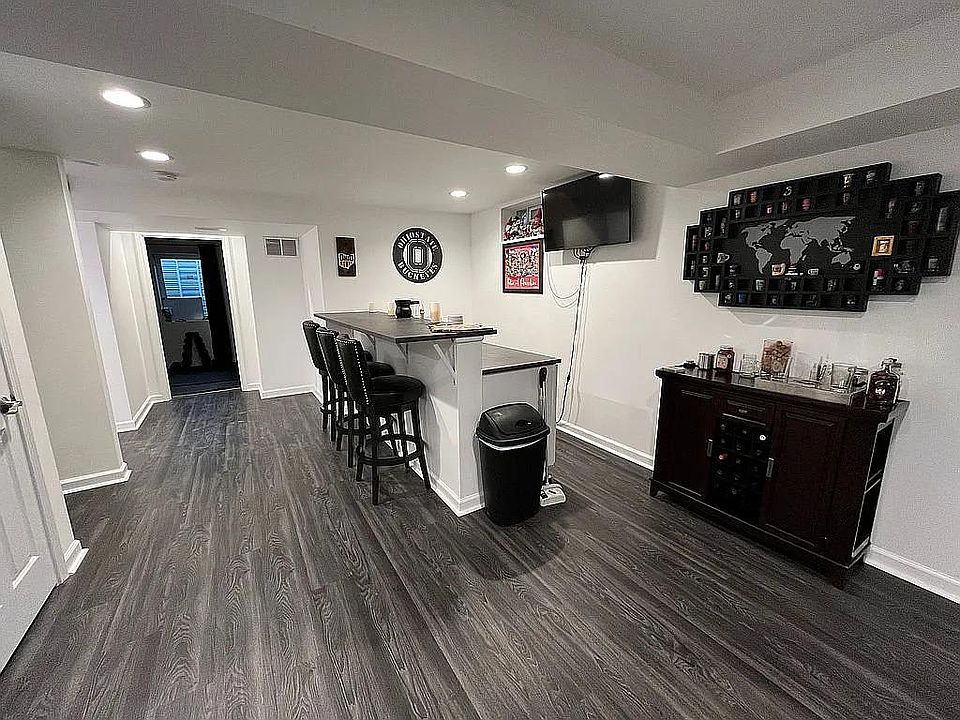Basement - Wet Bar