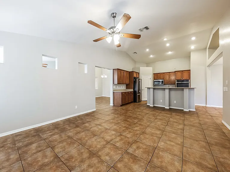 25644 W Magnolia St — Photo 10