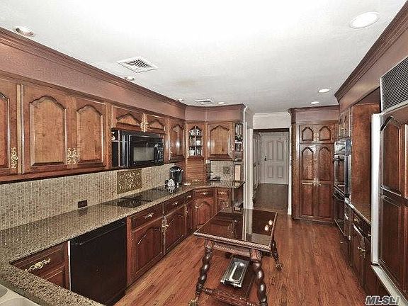 3rd image of 11 Cambridge Dr
