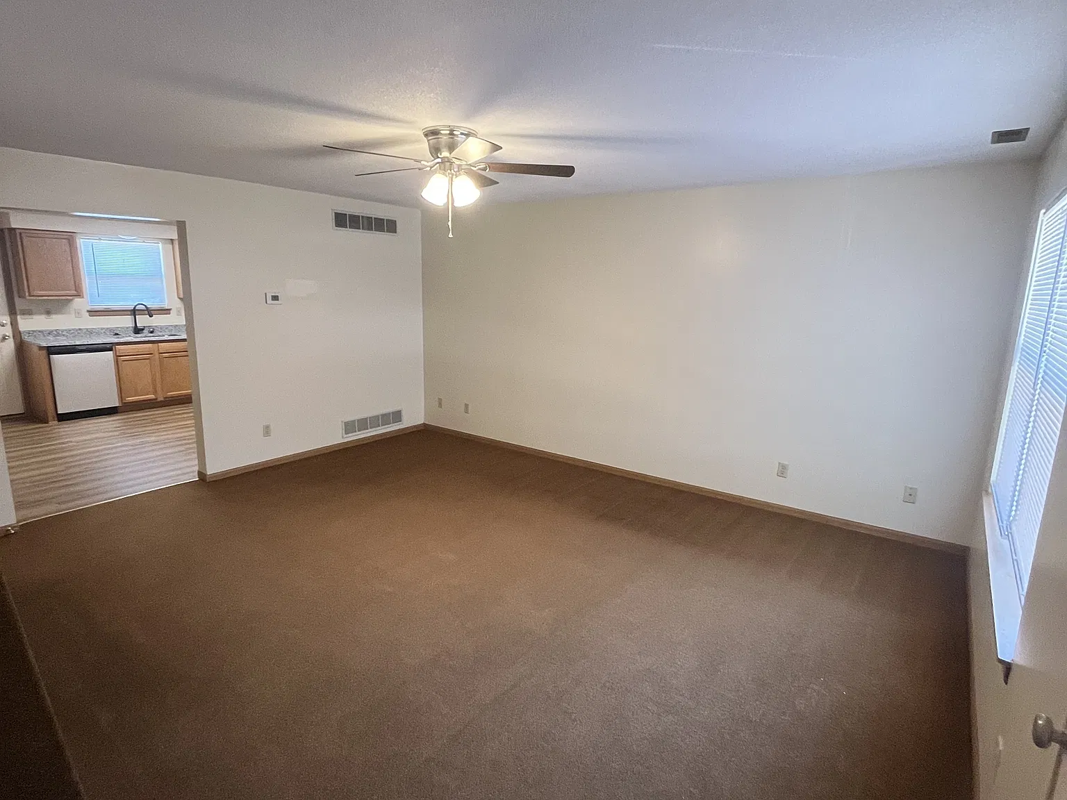 404 Grover St - B — Photo 2