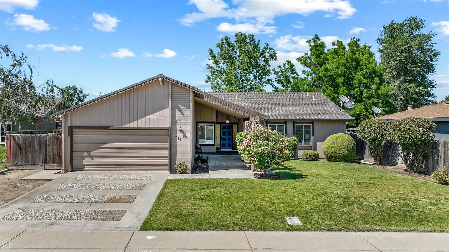 293 Gilbert Dr photo 1