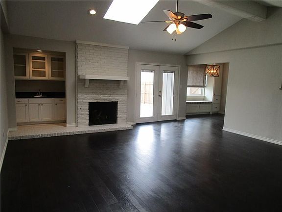 3rd image of 2513 Eucalyptus Dr