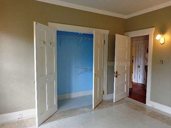 5th image of 230 Barrington Ave
