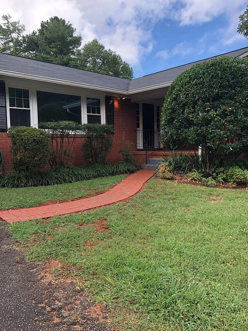 Beautiful newly updated single family home move in ready! — Photo 2