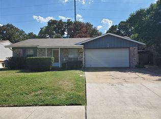 254 Oakwood Ln, Lewisville, TX 75067