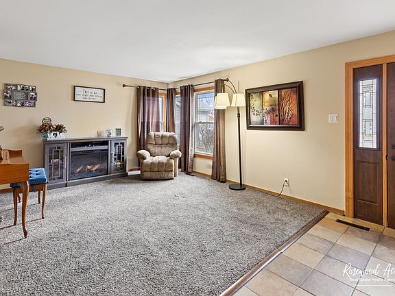 4th image of 165 Anita Dr