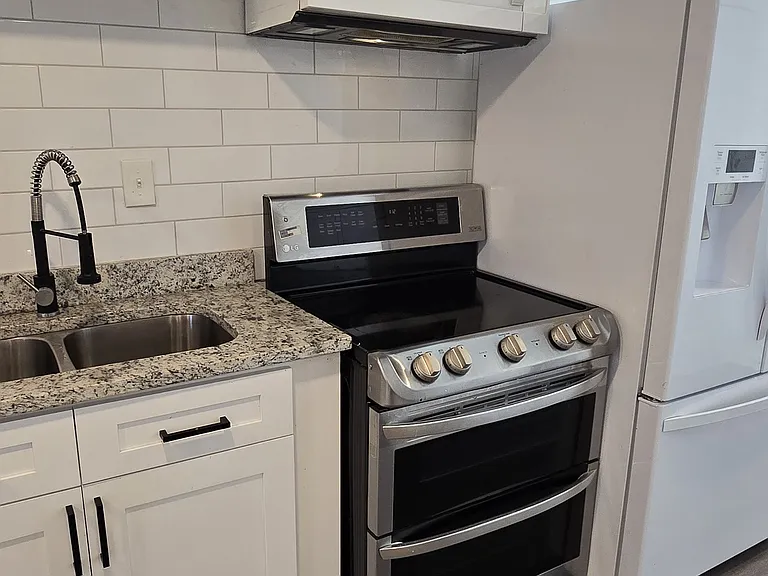 606 W Lake Ave NW — Photo 6