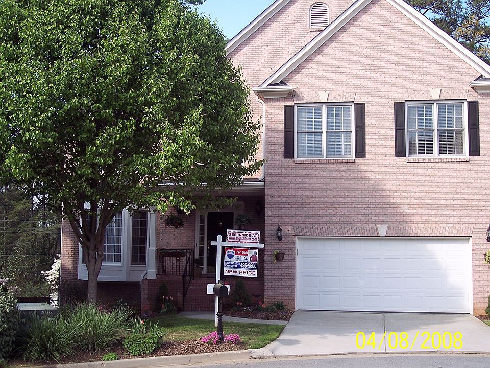 6 Bedrooms! 5 Baths! Close to everything!