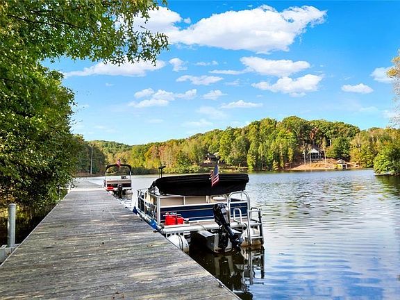 2nd image of 140 Forked Leaf Rd N