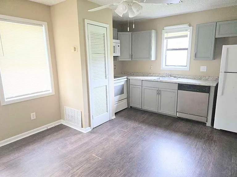 599 Elmwood St #A — Photo 1
