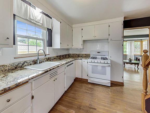 5th image of 622 S Dunton Ave