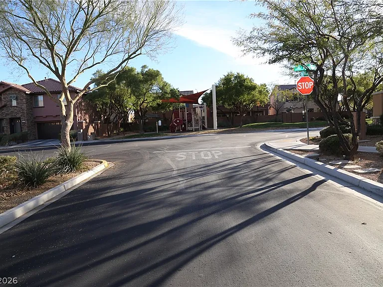 10642 Cave Ridge St — Photo 37