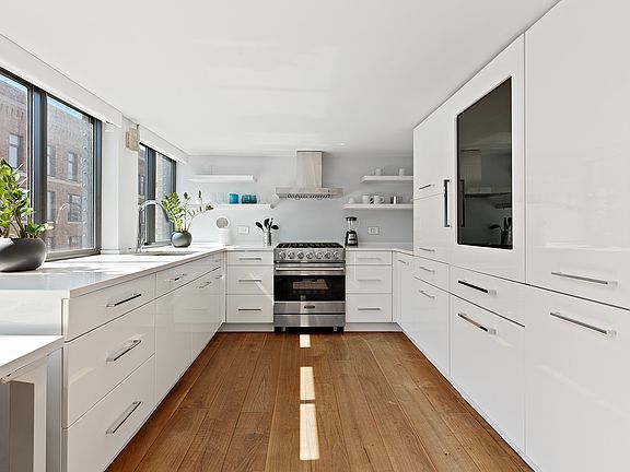 3rd image of 421 Hudson St APT 613