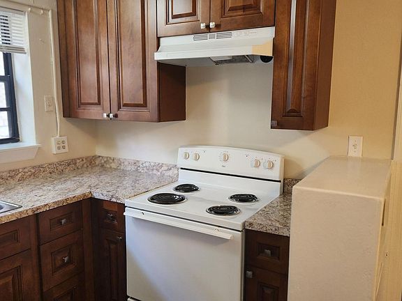 4th image of 2849 Herschel St #2-3