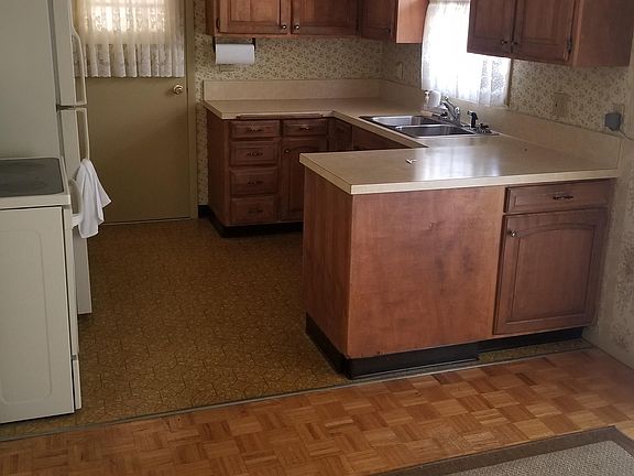 5th image of 2326 W Brook Ln