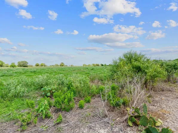 7 County Road 402, Flatonia, TX 78941