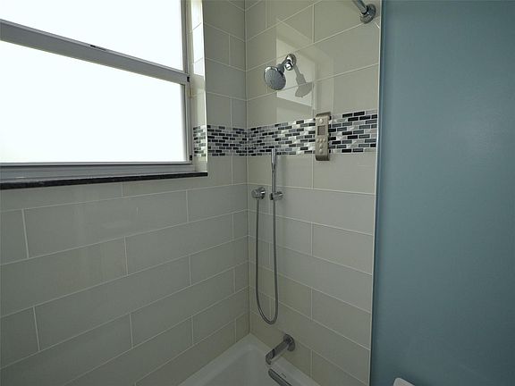 4th image of 15250 SW 49th Ct