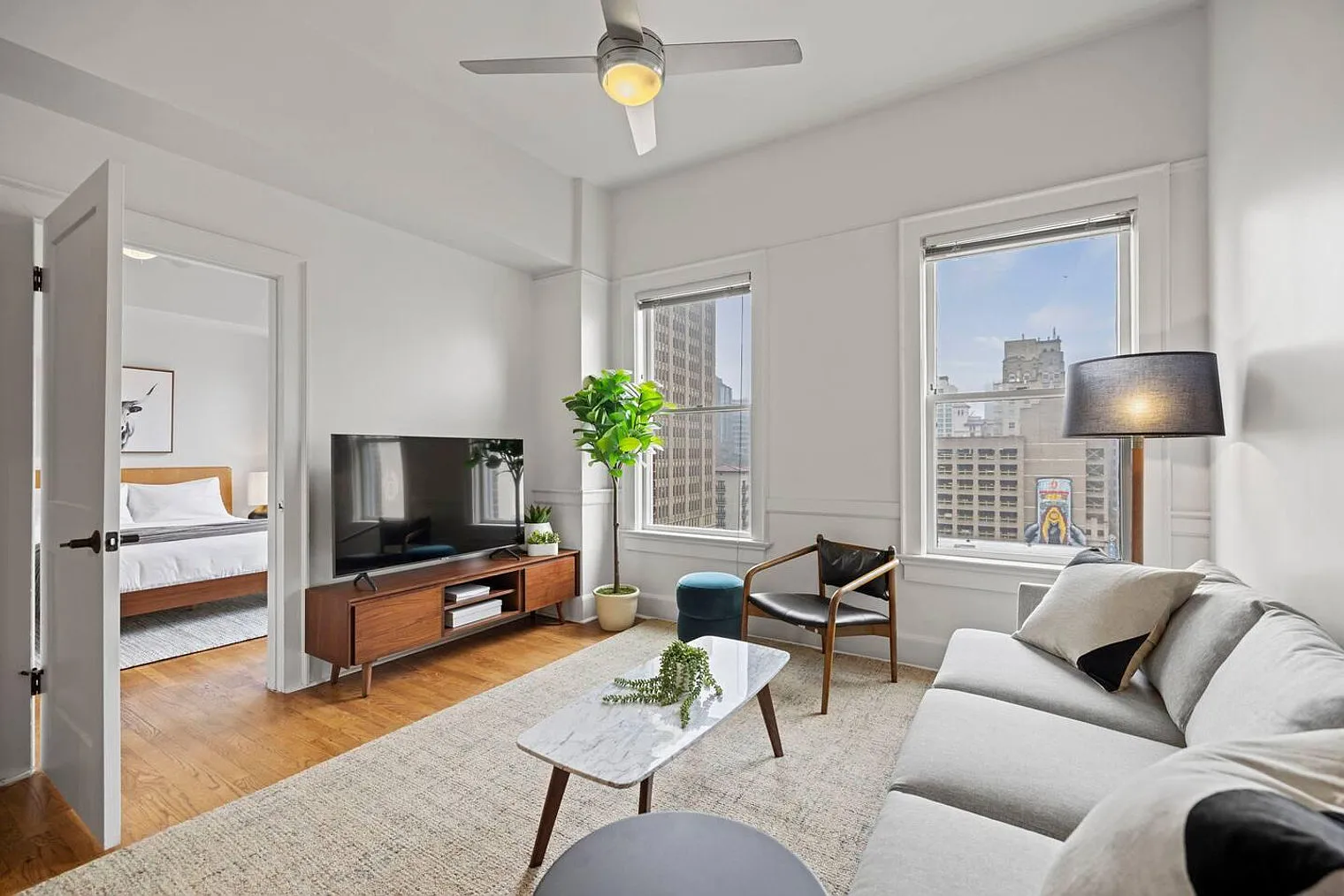 1 bed, 1.0 bath, 527 sqft, $4,520 — Photo 2
