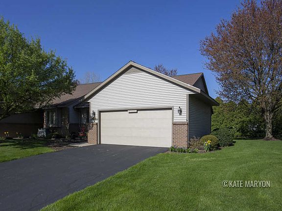 3rd image of 1693 Lakeview Dr