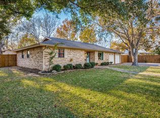 702 Preston St, Bowie, TX 76230