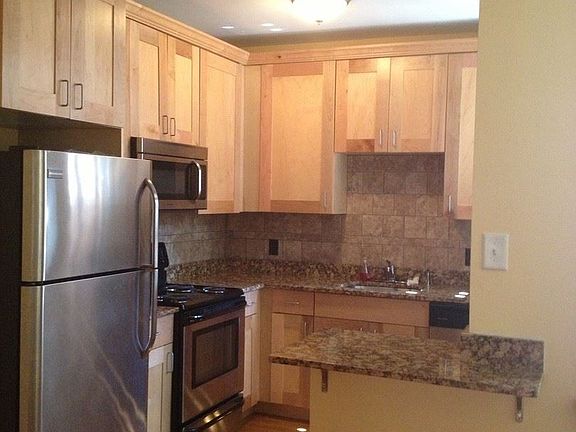 3rd image of 1411 Grove Ave APT 19