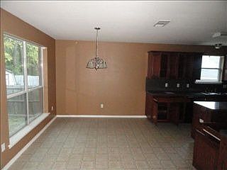 4th image of 512 Eisenhower Dr