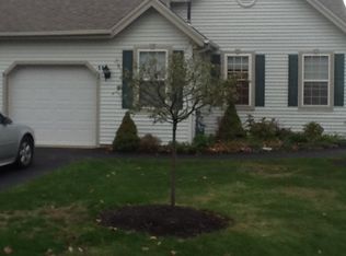 11 Highpointe Dr, Troy, NY 12182