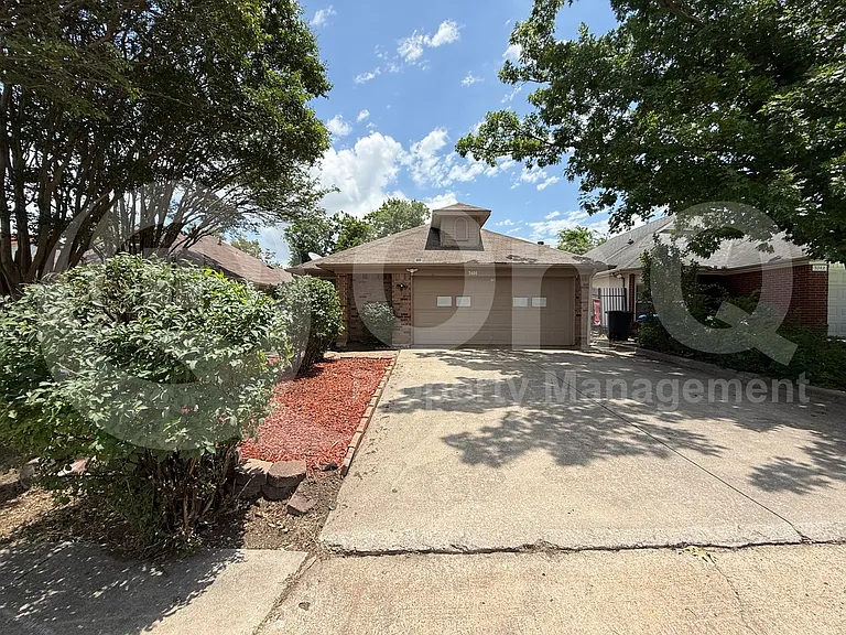 5400 Village Green Dr — Photo 6
