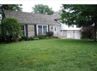 5700 W 92nd Ter, Overland Park, KS 66207