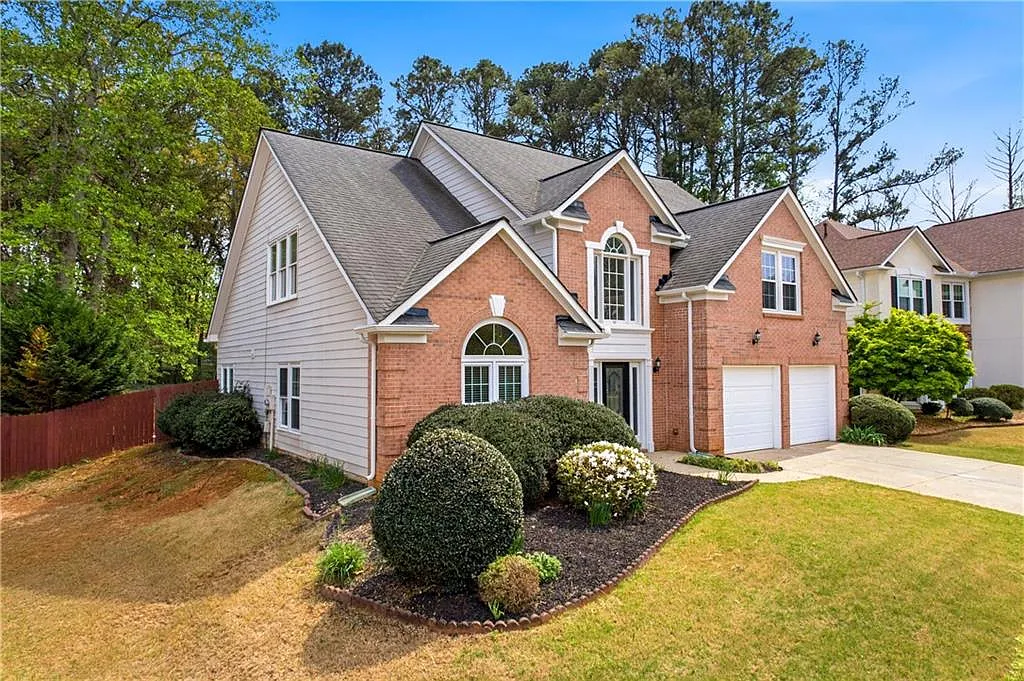 5 bed, 2.5 bath, 2919 sqft, $3,100 — Photo 3