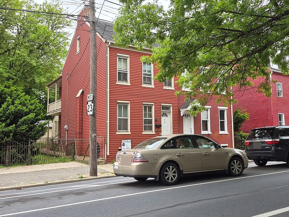 2nd image of 512 W Walnut St