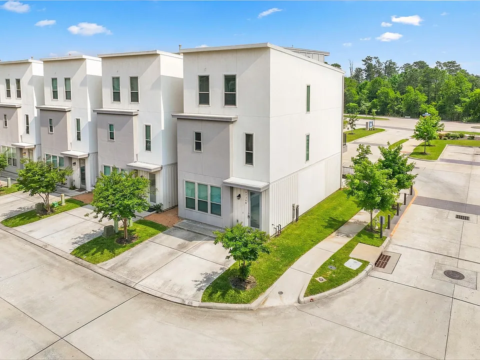 18736 B Centro Main St
